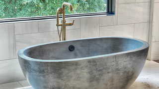 Tub in luxury home